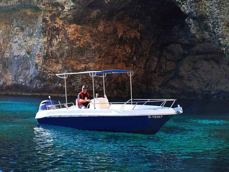 Discover Malta’s Coastal Wonders – Blue Lagoon, Crystal Lagoon and Gozo – 5 Hrs – Boat Charter Malta #216